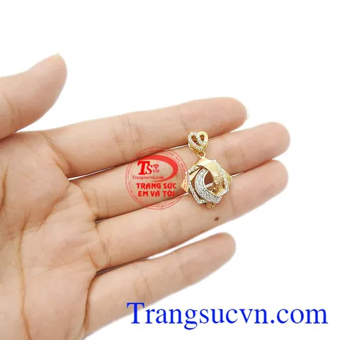 Gợi Ý Chọn Mặt Dây Chuyền Có Hình Người Yêu Ý Nghĩa Và Tinh Tế Để Tặng Nàng