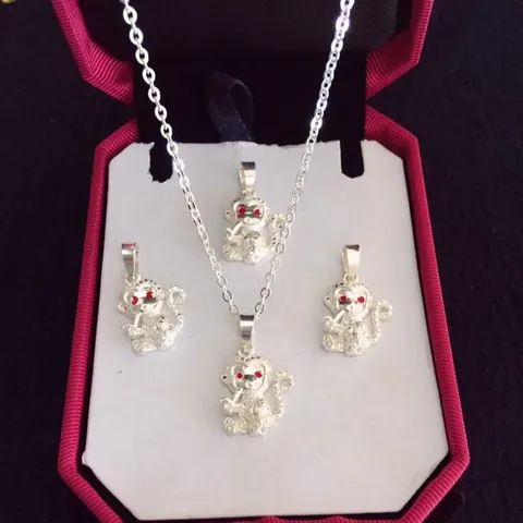Ý Nghĩa, Kiểu Dáng Và Cách Chọn Mặt Dây Chuyền Con Khỉ Phù Hợp Cho Người Sinh Thân Ý Nghĩa, Kiểu Dáng Và Cách Chọn Mặt Dây Chuyền Con Khỉ Phù Hợp Cho Người Sinh Thân