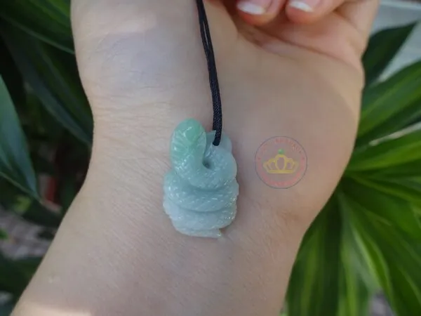 Mặt Dây Chuyền Hình Con Rắn: Kiểu Dáng, Chất Liệu Và Cách Chọn Mua Phù Hợp Mặt Dây Chuyền Hình Con Rắn: Kiểu Dáng, Chất Liệu Và Cách Chọn Mua Phù Hợp