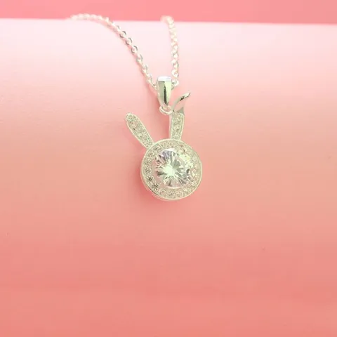 Mặt Dây Chuyền Dễ Thương: Hướng Dẫn Chọn Mẫu, Chất Liệu & Phong Cách Phù Hợp