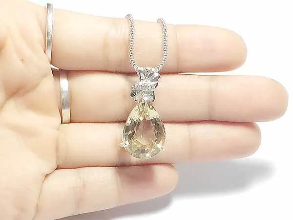 Mặt Dây Chuyền Giọt Lệ: Ý Nghĩa, Cách Chọn Và Bảo Quản Cho Nàng
