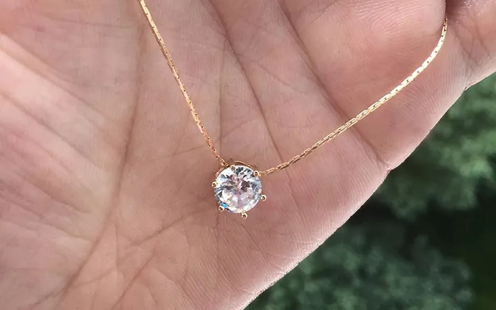 Mặt Dây Chuyền Hạt Tròn: Định Nghĩa, Các Loại, Cách Chọn Và Bảo Quản Cho Người Mới Bắt Đầu