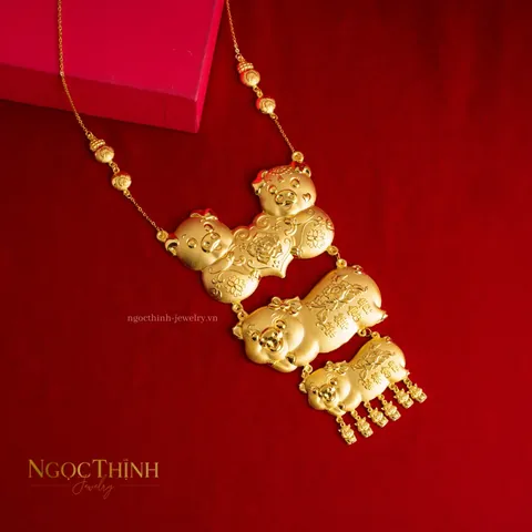 Mặt Dây Chuyền Heo Vàng: Mẫu Đẹp, Ý Nghĩa Và Cách Chọn Cho Ngày Cưới