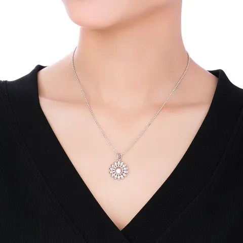 Gợi Ý Các Mẫu Mặt Dây Chuyền Hình Hoa Hướng Dương Và Ý Nghĩa Cho Người Muốn Chọn Trang Sức Tặng Hoặc Đeo