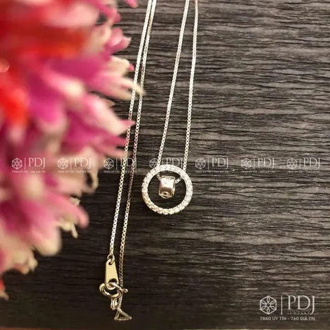 Mặt Dây Chuyền Hình Tròn: Cách Chọn, Phối Đồ Và Bảo Quản Cho Mọi Phong Cách