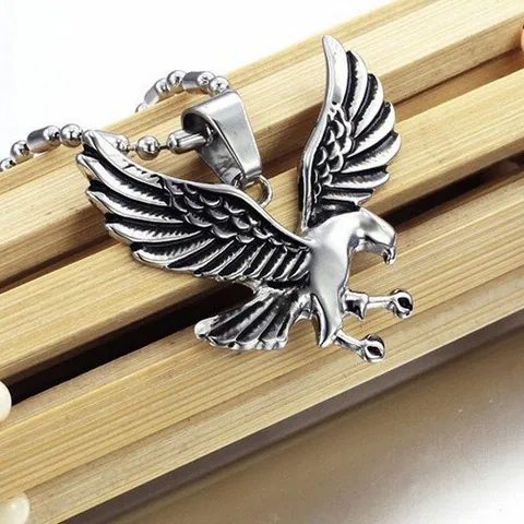 Hướng Dẫn Chọn Mặt Dây Chuyền Inox Nam: Các Kiểu, Chất Liệu & Mua Ở Đâu