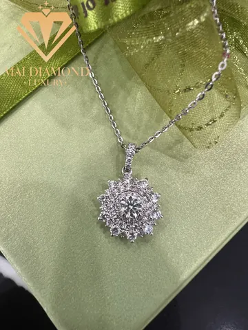 Mua Mặt Dây Chuyền Kim Cương Tự Nhiên Đẹp, Sang Trọng Cho Nam Và Nữ Ở Đâu?