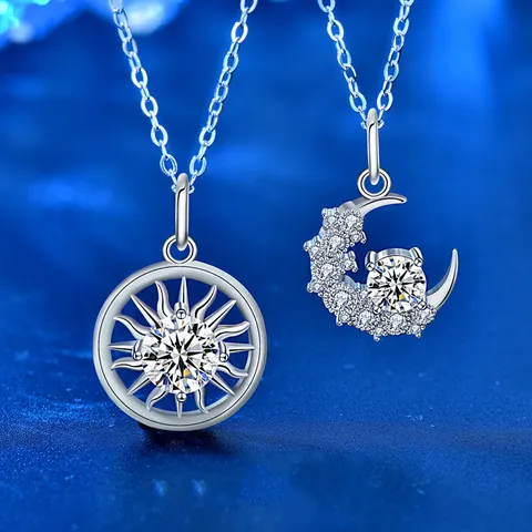 Mặt Dây Chuyền Mặt Trăng Là Gì? Các Loại, Ý Nghĩa & Cách Chọn Mua Phù Hợp