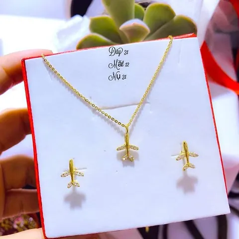 Mặt Dây Chuyền Máy Bay: Hướng Dẫn Chọn Mua, Kiểu Dáng & Chất Liệu Cho Nữ