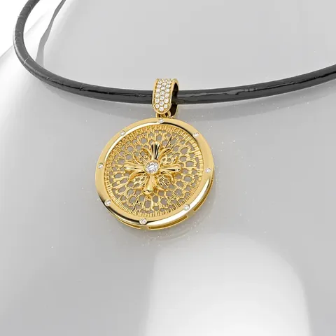 Mặt Dây Chuyền Nam 18k: Hướng Dẫn Chọn Mẫu, Chất Liệu Và Giá Phù Hợp