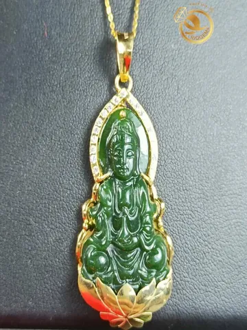 Gợi Ý Chọn Và Lưu Ý Đeo Mặt Dây Chuyền Phật Bà Quan Âm Cho Người Mới Tìm Hiểu