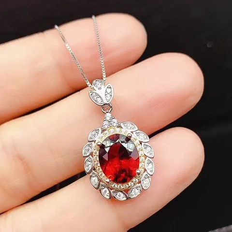 Mặt Dây Chuyền Ruby Đỏ: Ý Nghĩa, Cách Chọn Và Bảo Quản Cho Mọi Phong Cách
