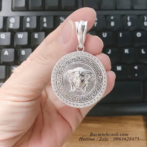 Mặt Dây Chuyền Tròn Nam: Cách Chọn Phong Cách, Chất Liệu Và Phối Đồ Sao Cho Chuẩn