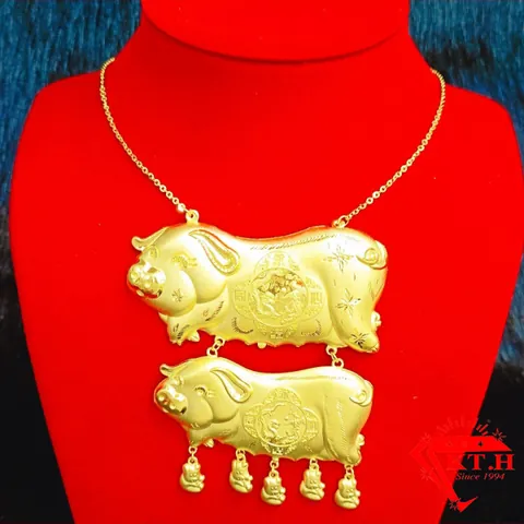 Gợi Ý Các Mẫu Mặt Dây Chuyền Vàng Hình Con Heo Cho Cô Dâu Và Cách Chọn Theo Phong Thủy