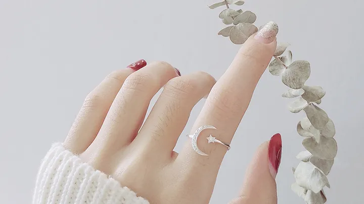 Gợi Ý Các Mẫu Nhẫn Đeo Ngón Trỏ Nữ Đẹp Và Ý Nghĩa Chọn Nhẫn Phù Hợp