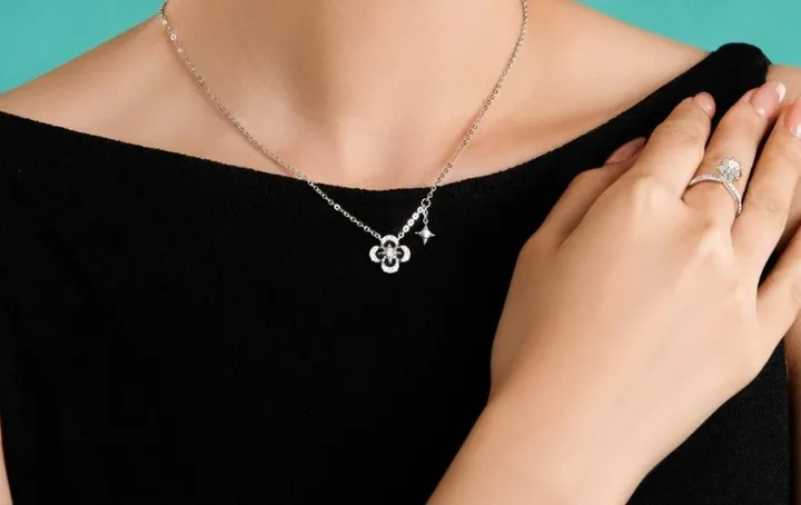 Hướng Dẫn Chọn Mặt Dây Chuyền Hợp Mệnh Mộc Thu Hút Tài Lộc Theo Phong Thủy