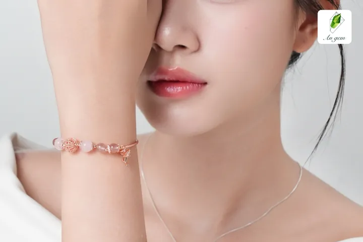 Mệnh Thổ Đeo Dây Chuyền Màu Gì Để Hợp Phong Thủy Thu Hút Tài Lộc?