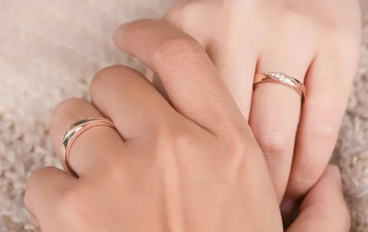 Con Gái Đeo Nhẫn Cưới Ngón Nào Và Tay Nào Là Đúng Chuẩn Nhất? Con Gái Đeo Nhẫn Cưới Ngón Nào Và Tay Nào Là Đúng Chuẩn Nhất?