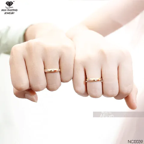 Con Gái Đeo Nhẫn Cưới Ngón Nào Và Tay Nào Là Đúng Chuẩn Nhất? Con Gái Đeo Nhẫn Cưới Ngón Nào Và Tay Nào Là Đúng Chuẩn Nhất?