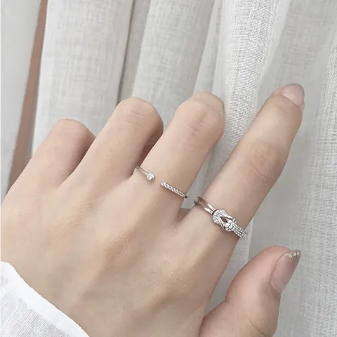 Người Mệnh Kim Đeo Nhẫn Ngón Nào Để Hợp Phong Thủy Và Hút Tài Lộc?
