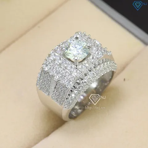 Khám Phá Nhẫn Bạc Đính Kim Cương Nhân Tạo: Moissanite Và Các Mẫu Bạc 925 Cho Nam Nữ