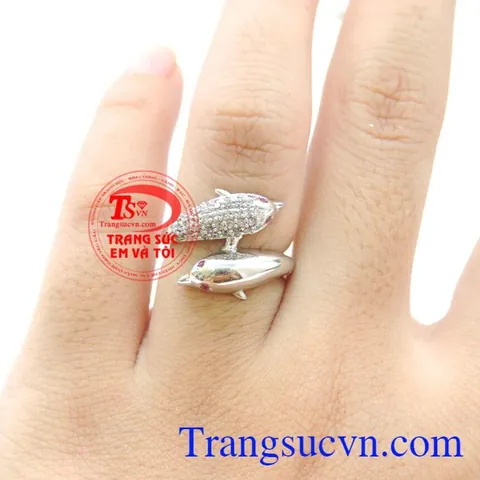 Giải Mã Ý Nghĩa Nhẫn Cá Heo: Biểu Tượng May Mắn Và Tự Do Cho Người Đeo