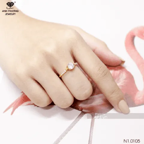 Nên Chọn Nhẫn Cầu Hôn Bằng Vàng Hay Bạc: So Sánh Để Quyết Định Nhanh Cho Cặp Đôi