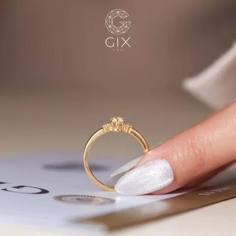 Nên Chọn Nhẫn Cầu Hôn Bằng Vàng Hay Bạc: So Sánh Để Quyết Định Nhanh Cho Cặp Đôi