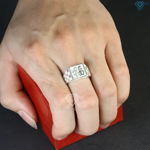 Hướng Dẫn Đeo Nhẫn Chữ Phúc Đúng Cách Theo Phong Thủy Cho Người Mới Biết Hướng Dẫn Đeo Nhẫn Chữ Phúc Đúng Cách Theo Phong Thủy Cho Người Mới Biết