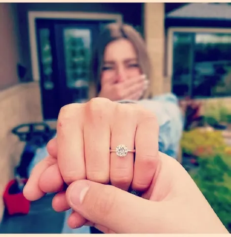 Giải Mã Nhẫn Cưới Bị Gãy Là Điềm Gì Và Cách Xử Lý Đúng Cho Cặp Đôi