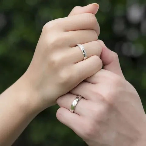 Nhẫn Cưới Đeo Ở Ngón Tay Nào Và Tay Nào Theo Chuẩn Xác Phong Tục Việt Nam Và Phương Tây