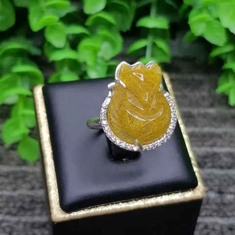 Tìm Hiểu Nhẫn Hồ Ly Thạch Anh Tóc Vàng: Ý Nghĩa Phong Thủy Và Lựa Chọn Trang Sức May Mắn