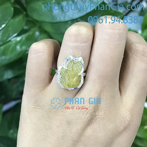 Tìm Hiểu Nhẫn Hồ Ly Thạch Anh Tóc Vàng: Ý Nghĩa Phong Thủy Và Lựa Chọn Trang Sức May Mắn