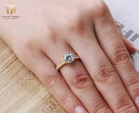 Bảng Giá Nhẫn Hột Xoàn Nữ Mới Nhất Theo Kích Thước Và Ngân Sách
