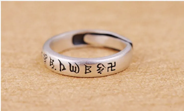 Nhẫn Khắc Chữ Om Mani Padme Hum: Ý Nghĩa, Chất Liệu Và Gợi Ý Mua Sắm Cho Người Muốn Tâm An Lạc