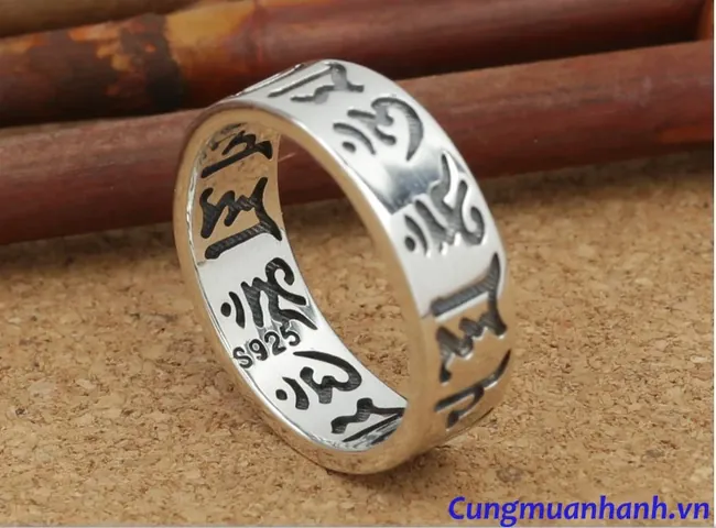 Nhẫn Khắc Chữ Om Mani Padme Hum: Ý Nghĩa, Chất Liệu Và Gợi Ý Mua Sắm Cho Người Muốn Tâm An Lạc