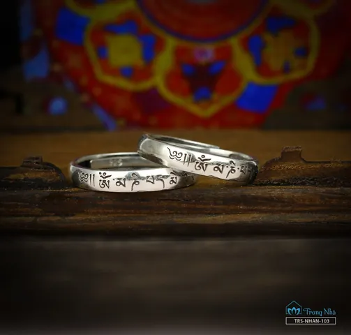 Nhẫn Khắc Chữ Om Mani Padme Hum: Ý Nghĩa, Chất Liệu Và Gợi Ý Mua Sắm Cho Người Muốn Tâm An Lạc