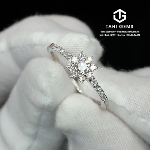 Tổng Hợp Nhẫn Kim Cương Giá 10 Triệu: Các Mẫu Thiết Kế Đẹp, Sang Trọng Cho Người Mua Tầm Trung
