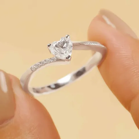 Khám Phá Các Mẫu Nhẫn Kim Cương Hình Trái Tim: Thiết Kế Lãng Mạn Và Ý Nghĩa Cho Nàng