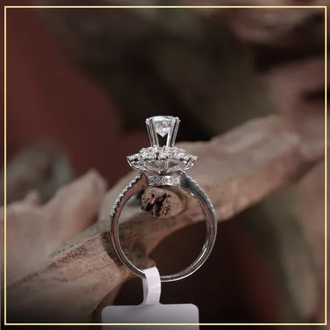 Khám Phá Nhẫn Kim Cương Tự Nhiên Nữ (hột Xoàn) Cho Phái Đẹp: Các Mẫu Thiết Kế, Chất Liệu Và Bảng Giá Mới Nhất