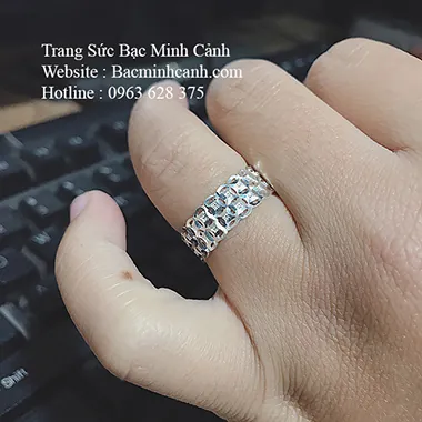 Tìm Hiểu Nhẫn Kim Tiền Cho Nam Giới: Ý Nghĩa, Cách Đeo Và Chọn Mua Chuẩn Phong Thủy