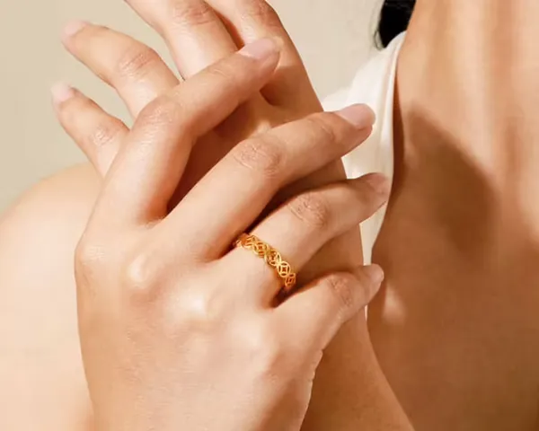 Nhẫn Kim Tiền Đeo Ngón Nào Để Hút Tài Lộc Theo Phong Thủy?